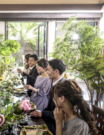 ご家族やご友人、親しい方々と和やかな時間を楽しんで