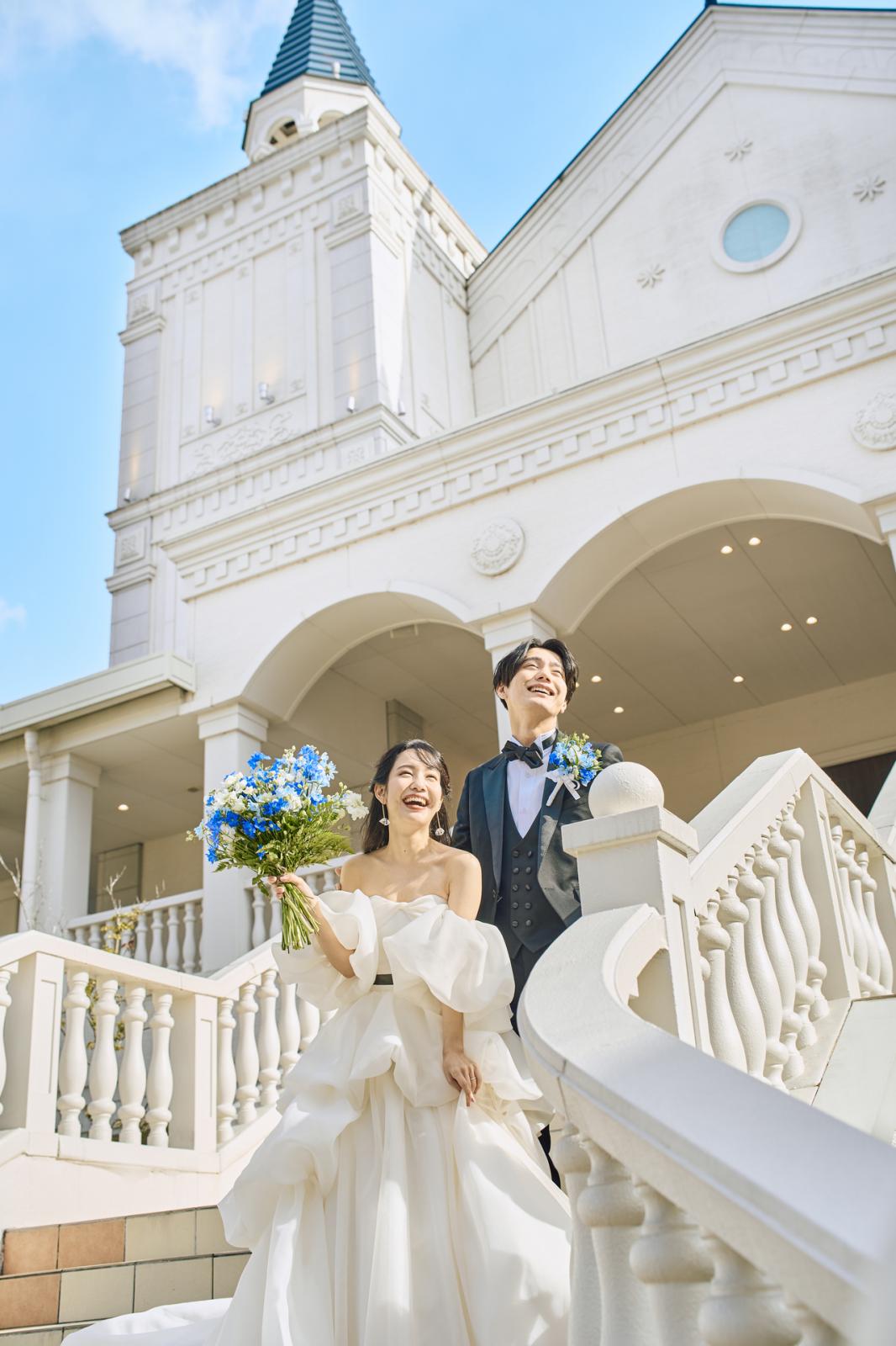 大階段でのフラワーシャワーはもちろん、写真撮影にも人気の演出！