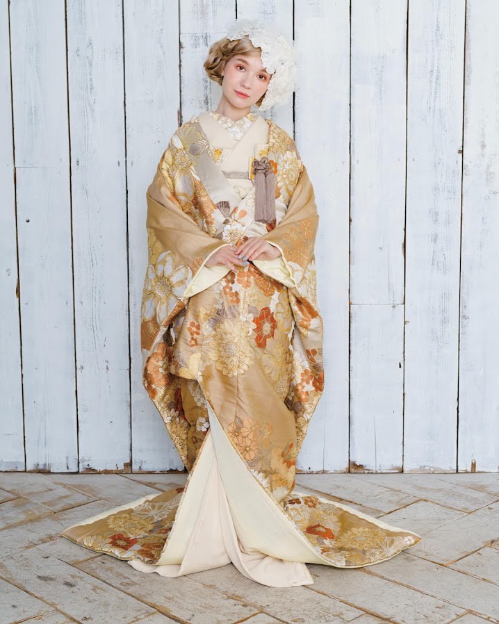 和装も豊富に取り揃え、ロケーションフォトなど前撮りやフォトウエディングも人気！