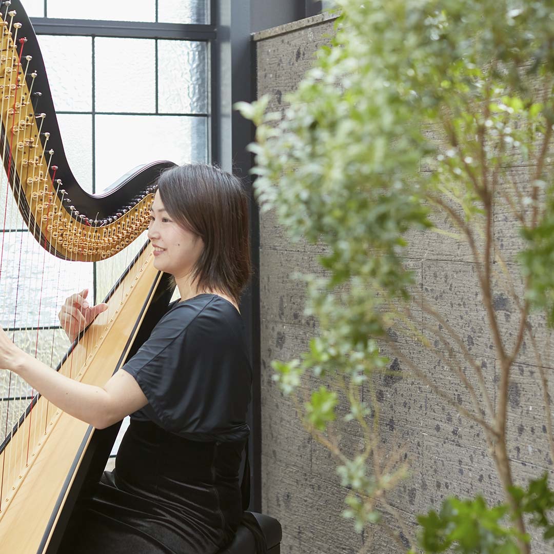 京都市内随一の大聖堂にハープの音色が優しく響き渡る