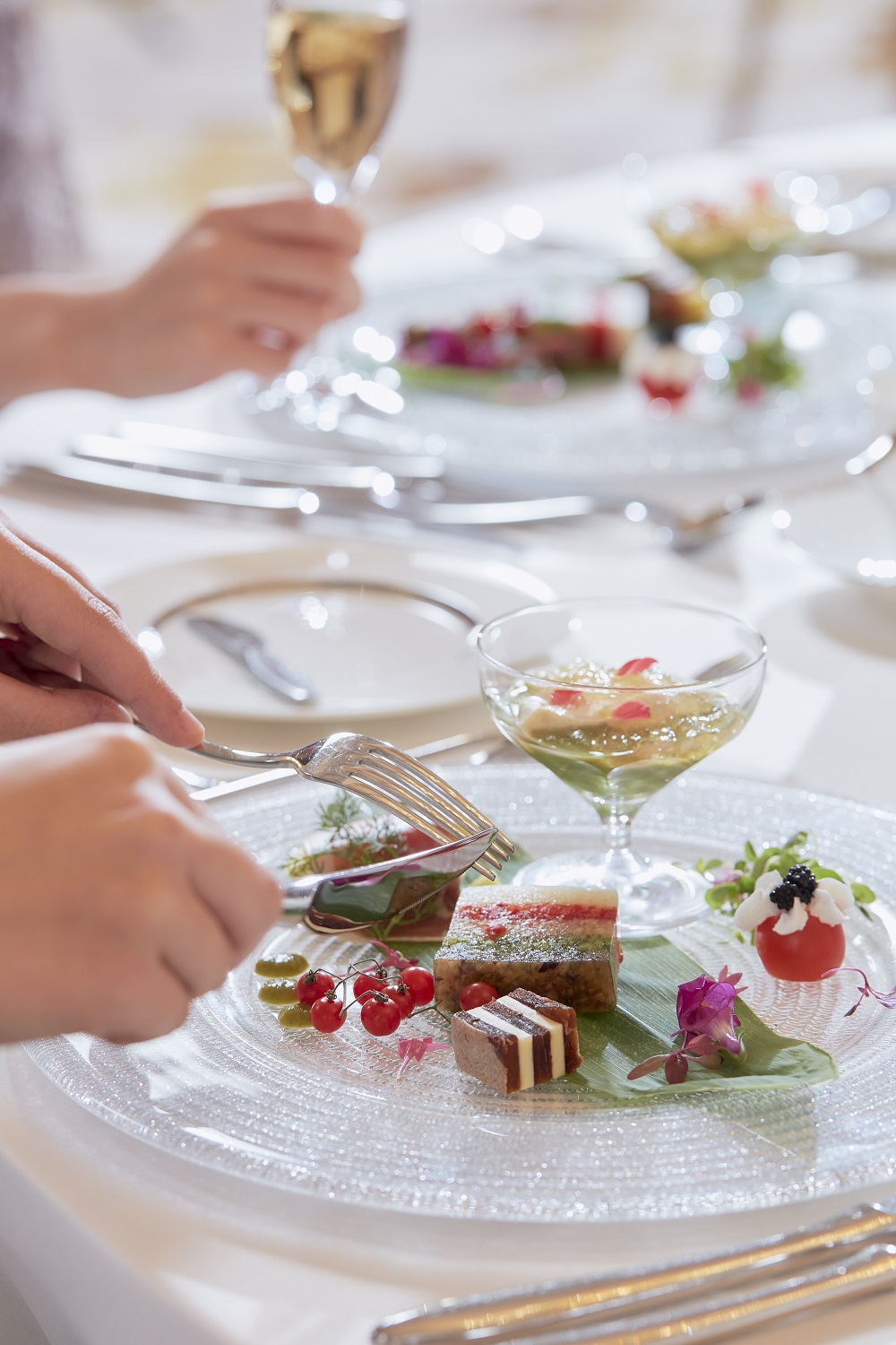 地元食材を取り入れて、季節感あふれる婚礼料理を提案。