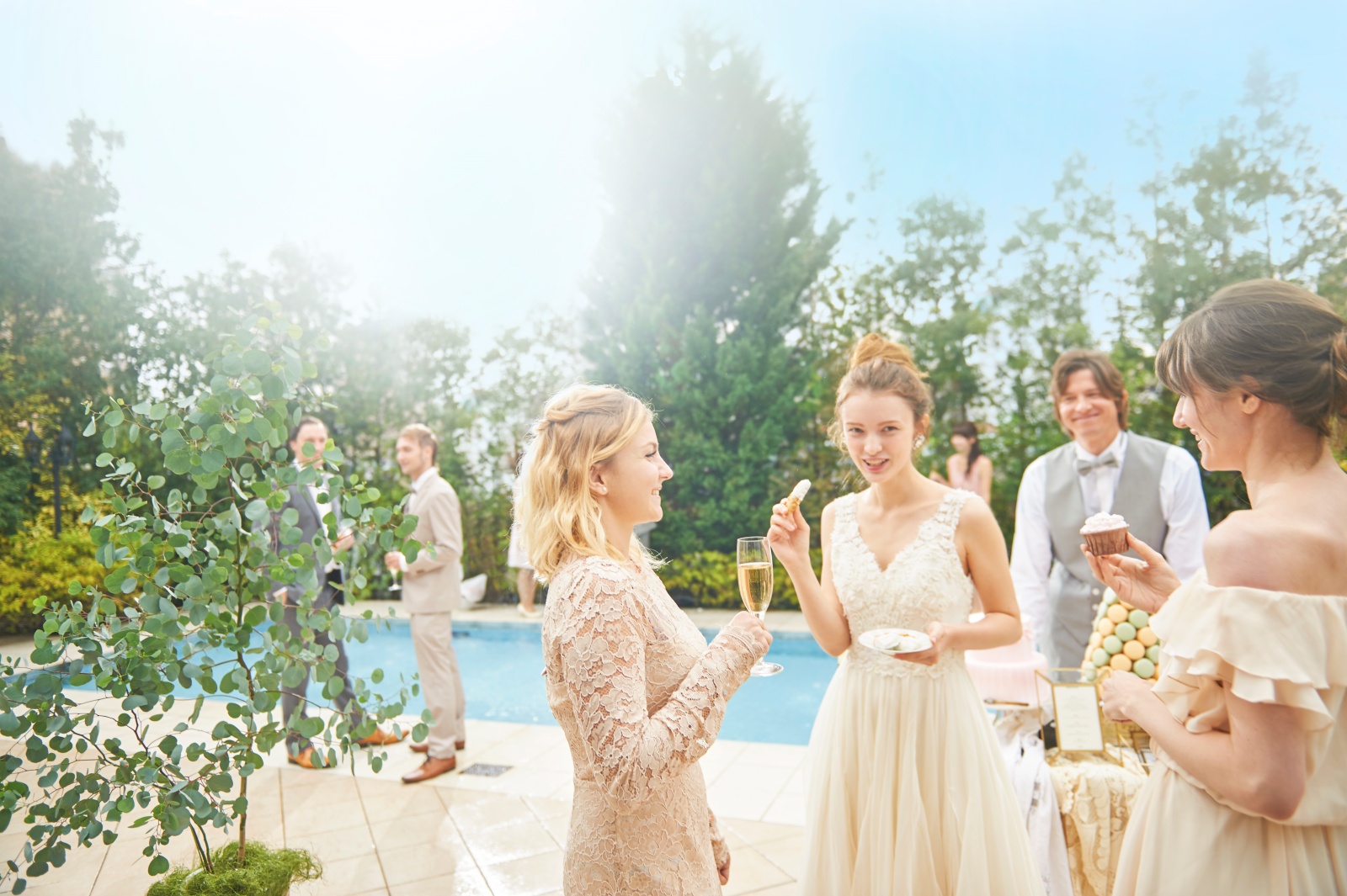 スイーツを片手にゲストとのコミュニケーションを楽しんで♪