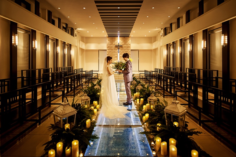 照明やキャンドルで幻想的な空間を演出