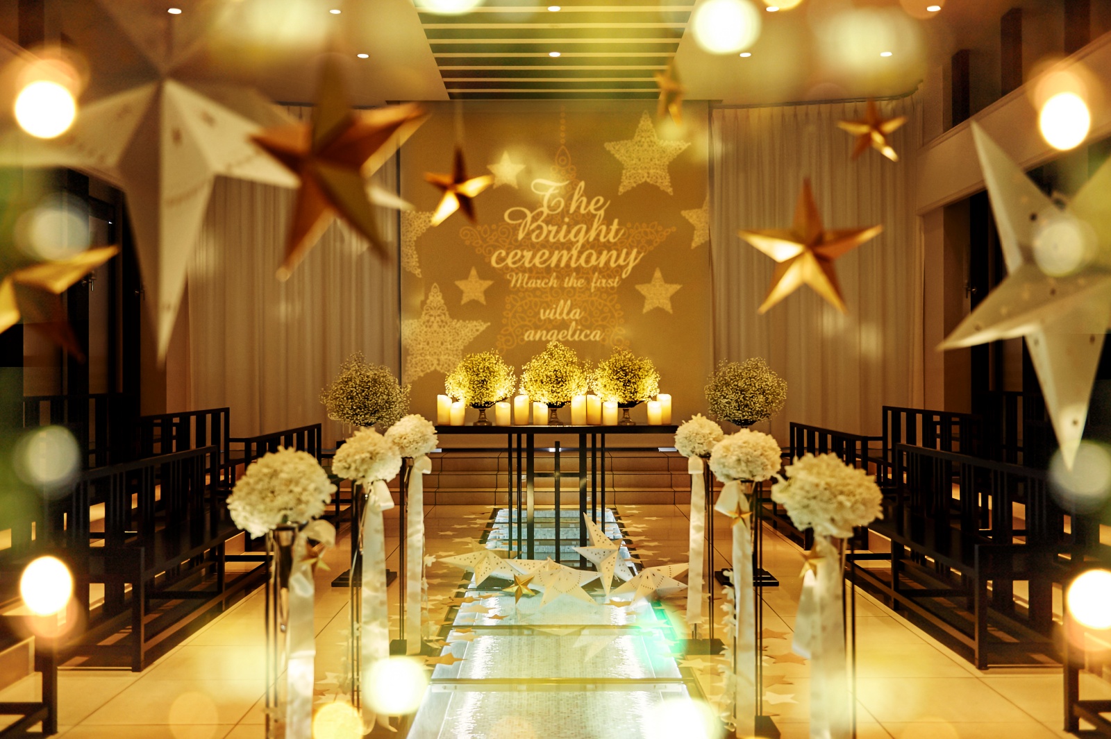 マウルールのチャペルでしか出来ない照明やキャンドル、ランタンを使った装飾も♪