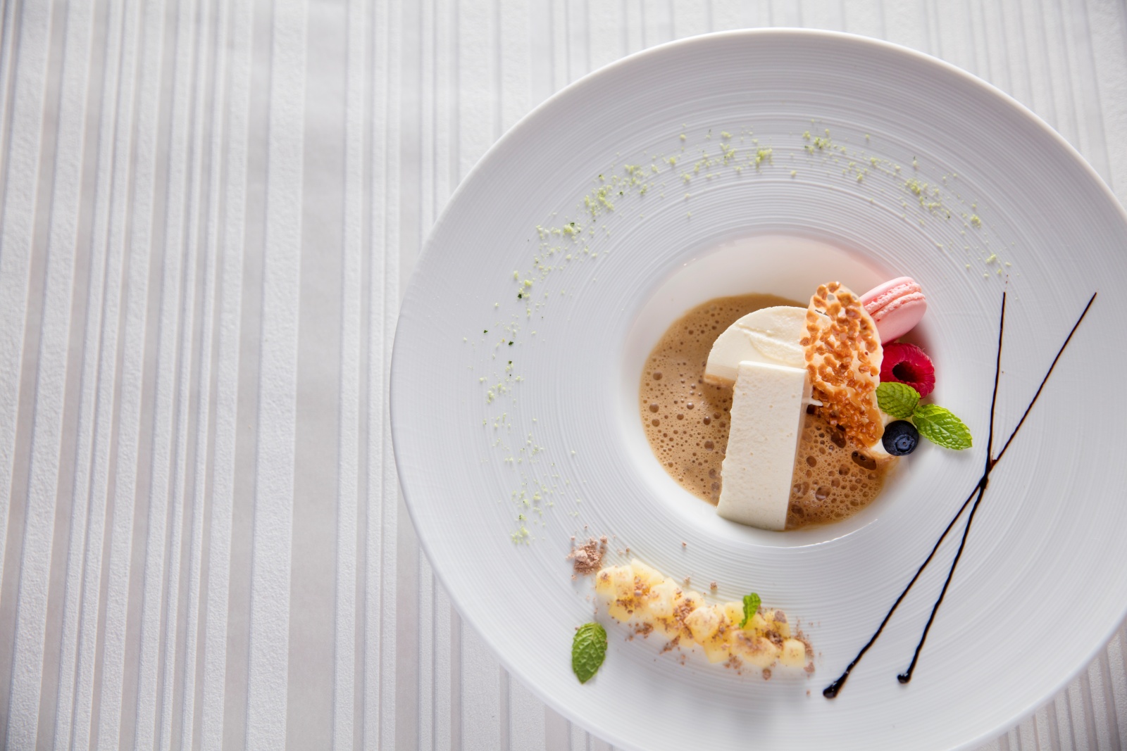 繊細な口当たりた味わいを考え、最後の一品まで美味しく召し上がって頂きたいという思いが詰まったスイーツ