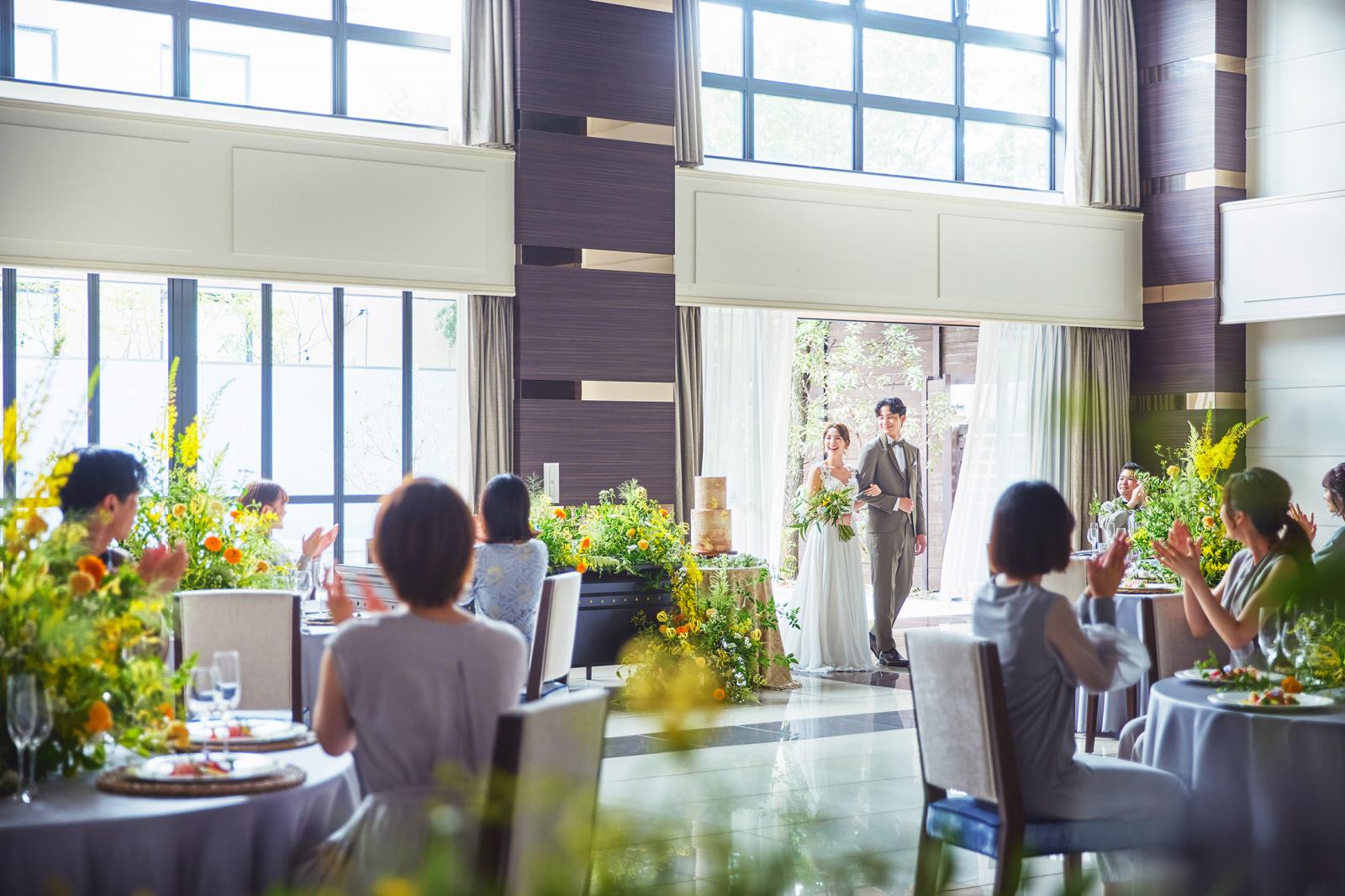 行き来自由なガーデンテラスからの入場などゲストへのサプライズも忘れずに