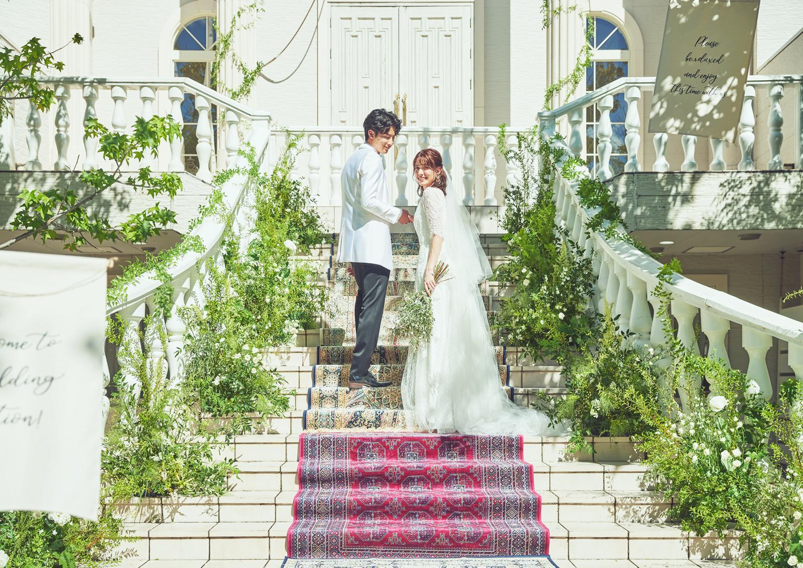 トレーンの長いドレスやロングベールも大階段だとより一層素敵に♪