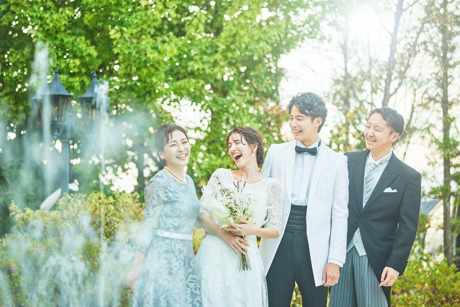 普段はなかなか伝えられない感謝の思いも結婚式だからこそ笑顔で伝えられるということも。おもてなしはもちろん気持ちを伝えることが出来る1日に