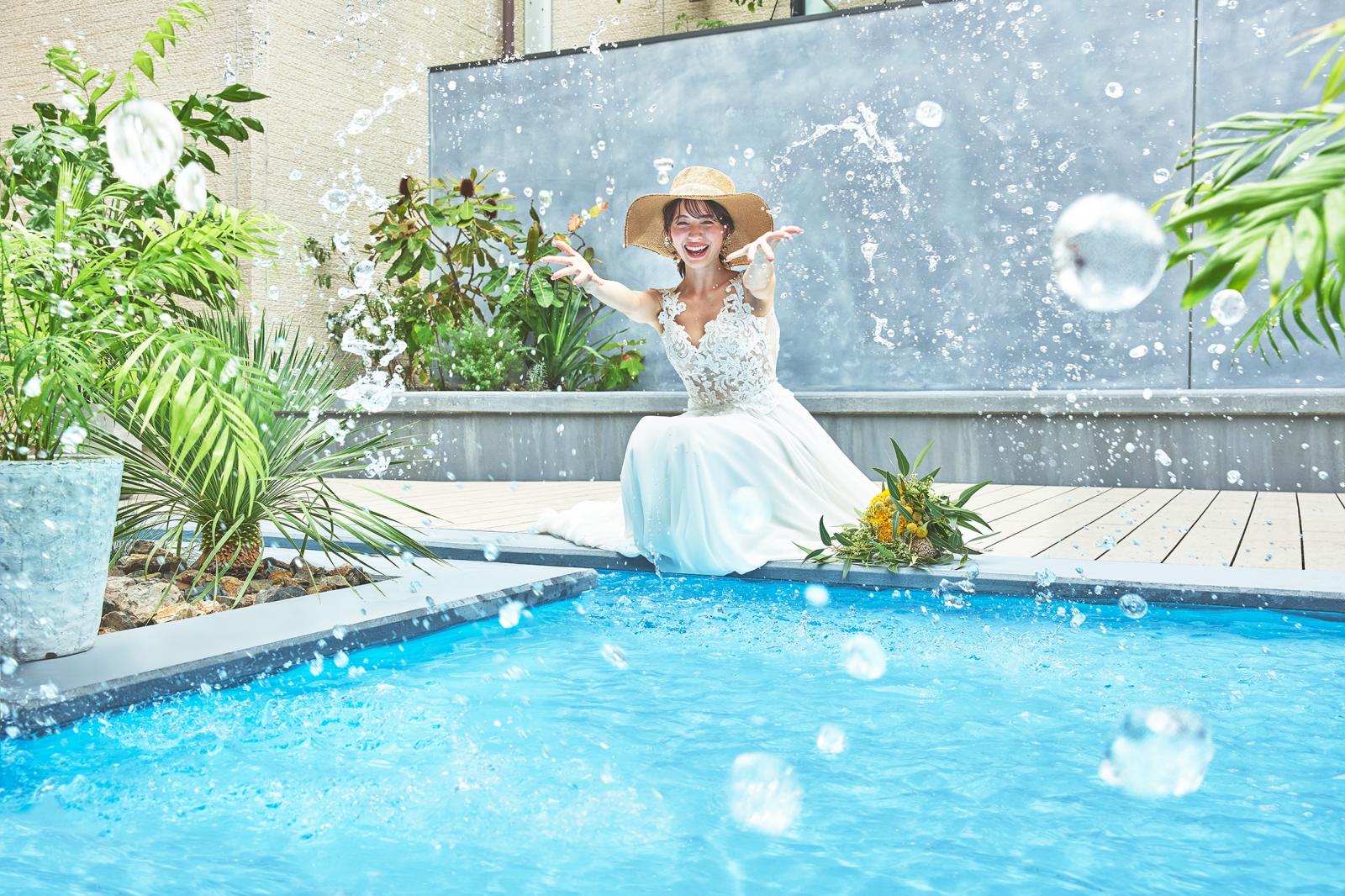 水辺がよりリゾート感を感じさせてくれる空間。夏の結婚式にもおすすめ♪