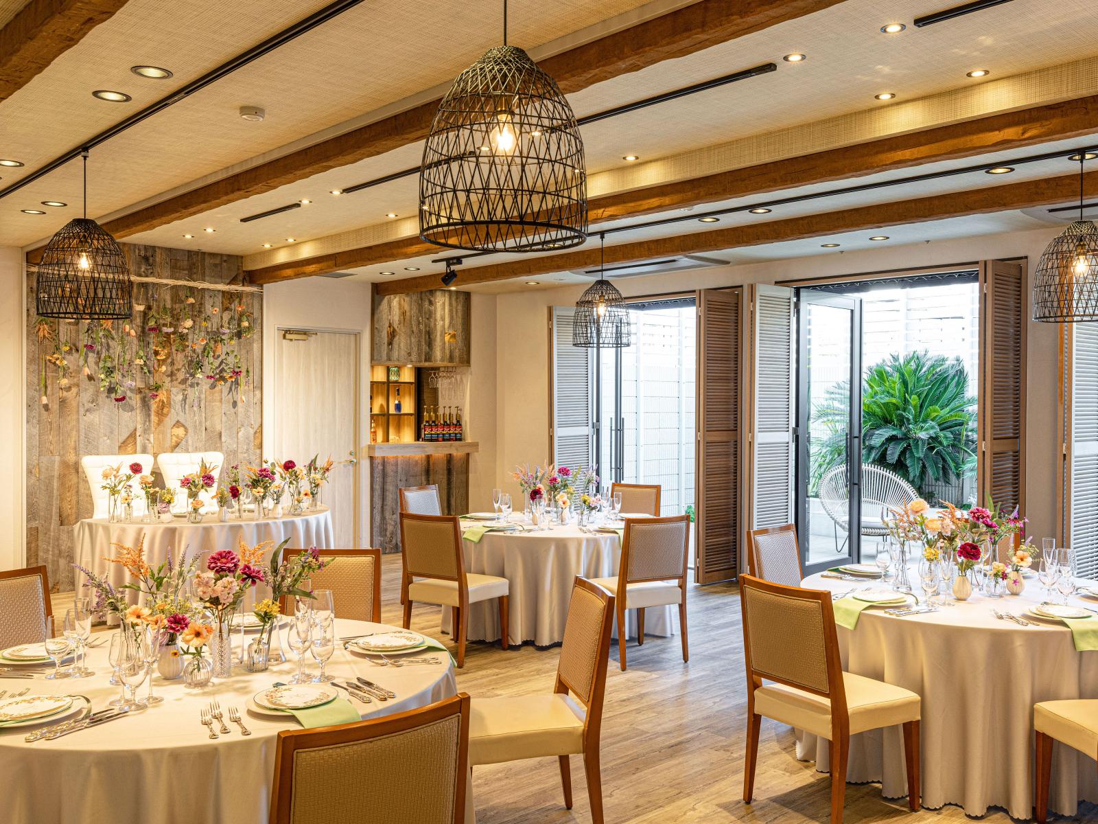 家族・少人数でのご結婚式にぴったりな、暖かみのあるバンケット「マレ」