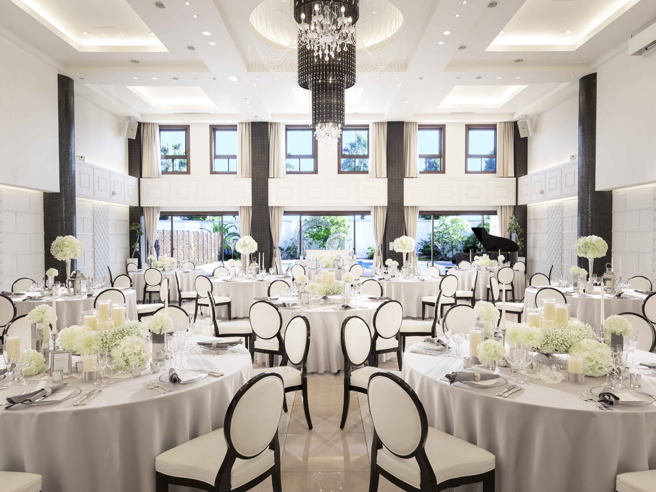 白を基調としたバンケット「シュークリア」は、明るい光が会場内を明るく照らします。