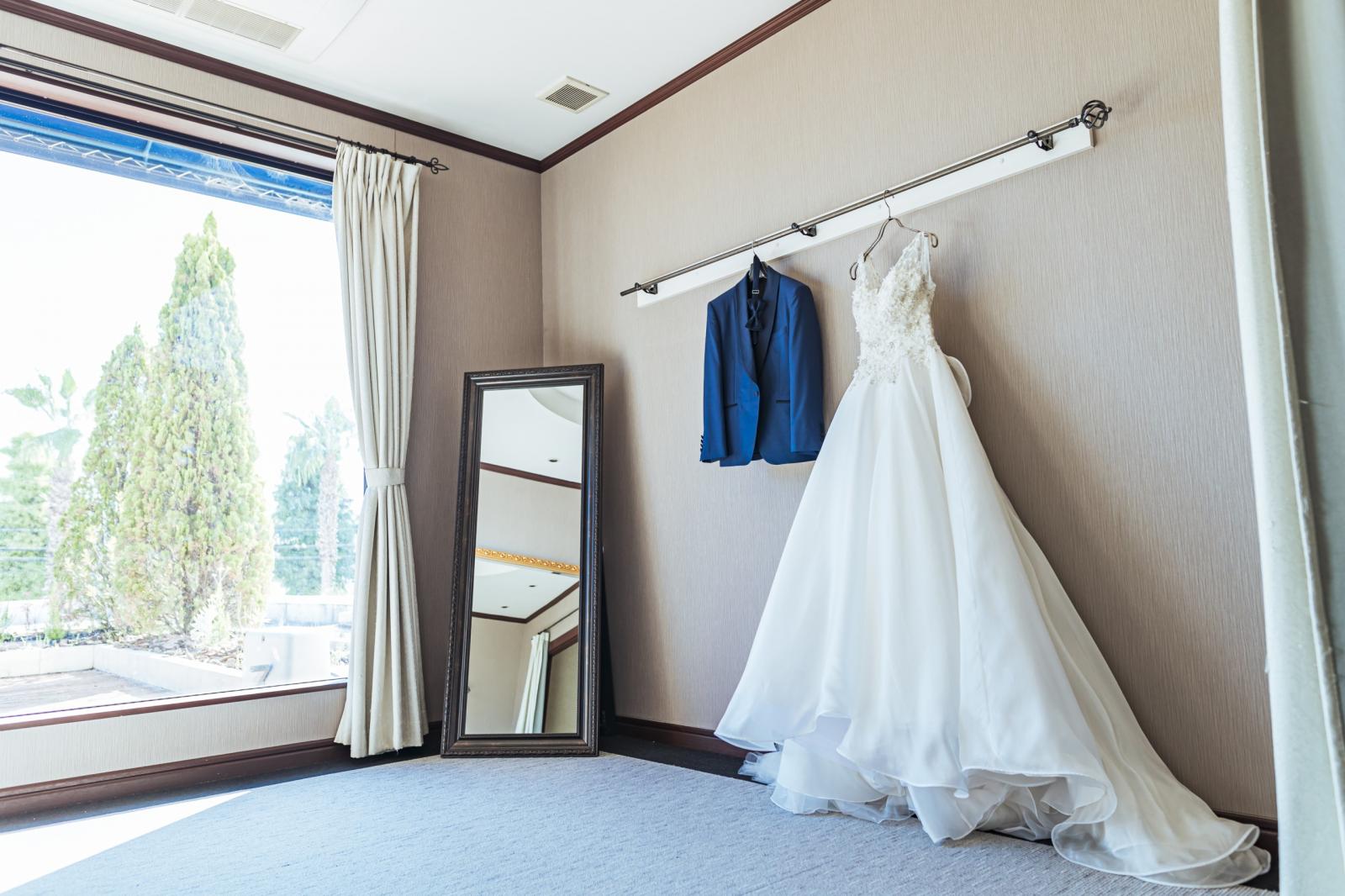 館内完備のドレスサロンは、プライベート空間での衣装合わせが叶う。