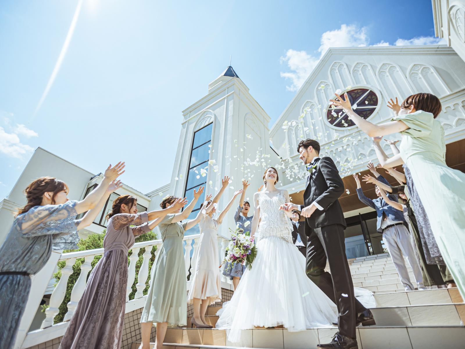 憧れの大階段でのフラワーシャワー。