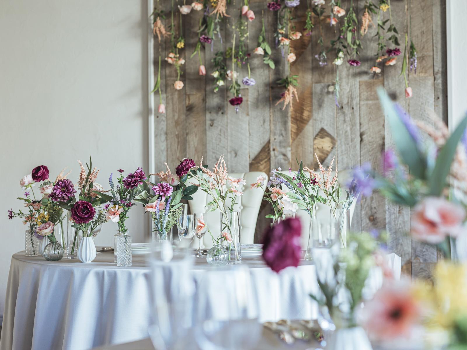 木の温もりでリラックスできる空間が魅力。