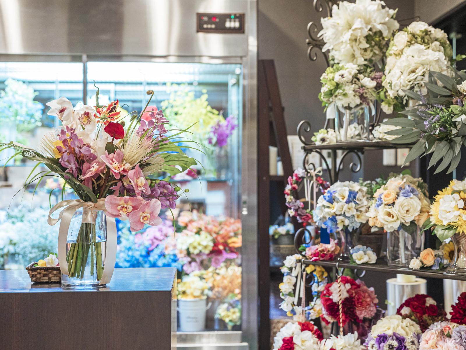 お花の香りが広がるフラワーショップも併設。