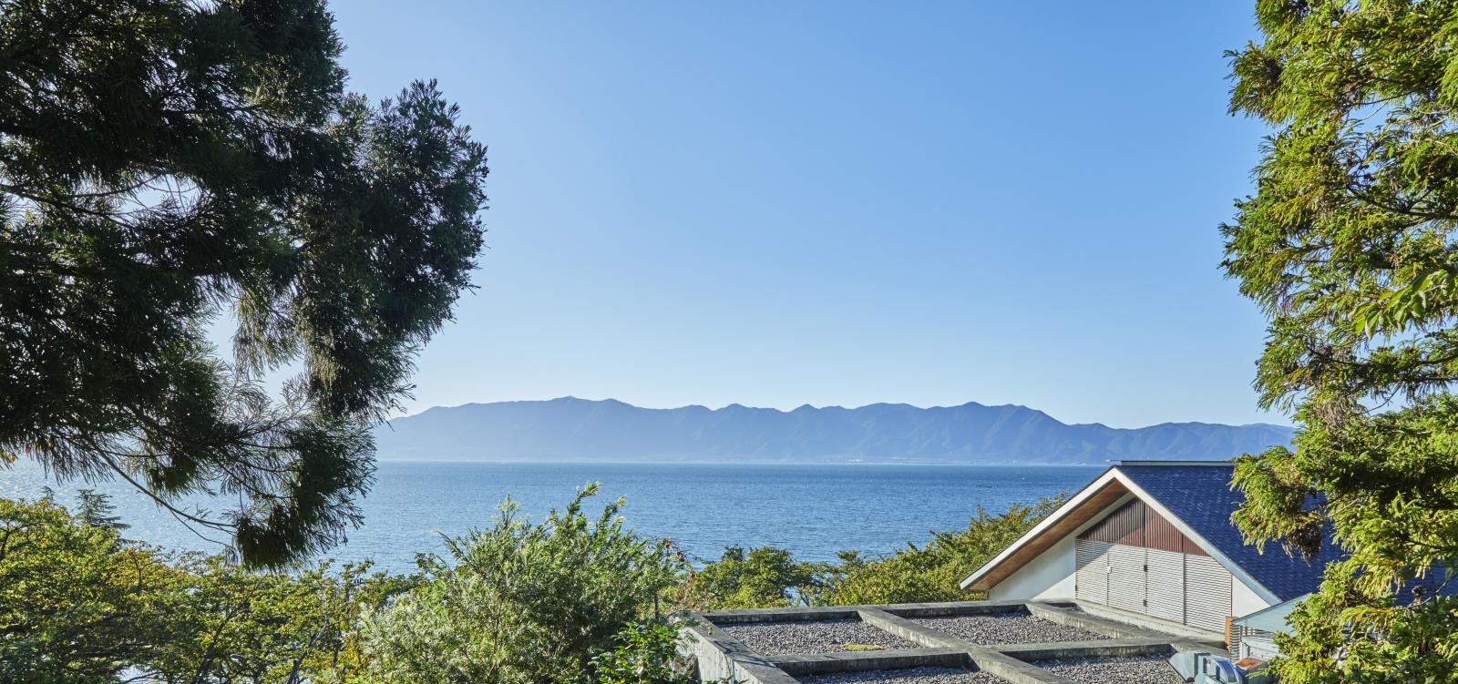 琵琶湖を臨むこの景色もおふたりとゲストだけのもの