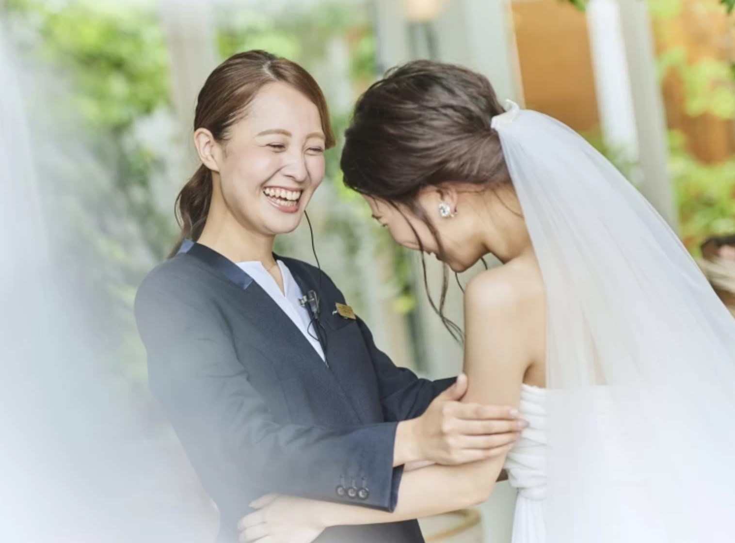 ブラスグループのこだわり【担当プランナー一貫制】。打合せごとに変わることなく、結婚式当日もふたりになり代わって指揮をとります