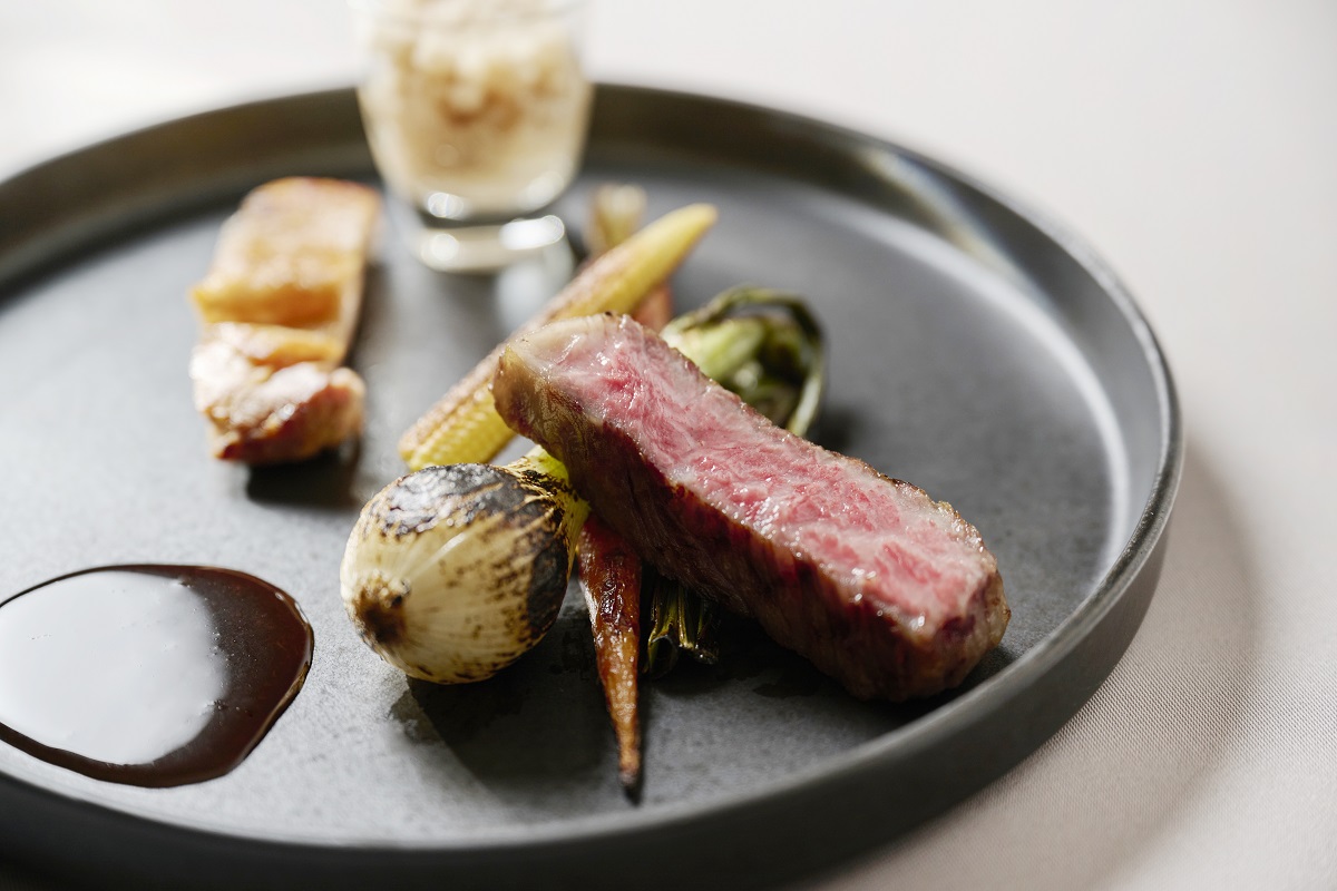 お肉のランクや種類も様々。100円単位で料金の調整もできるので予算も安心！