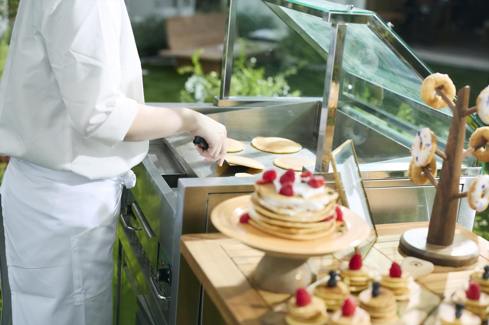 最新の無煙ロースターで焼いたパンケーキやフレンチトーストも人気