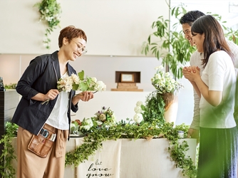 お花屋さんとも直接打ち合わせができる。ふたりらしいコーディネートでゲストを迎えて