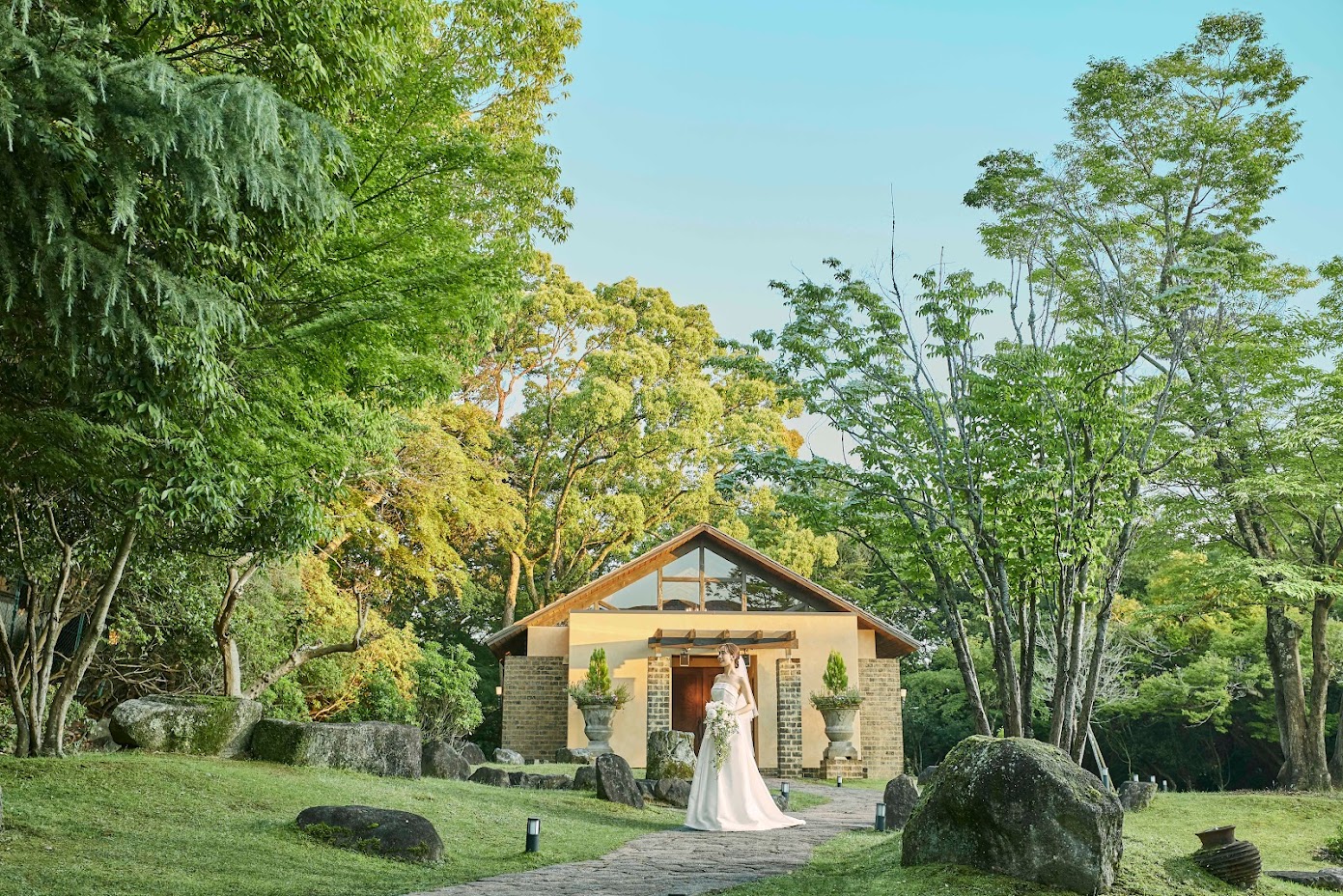 時代が移り変わっても変わらない美しさで　寄り添い続ける自然に囲まれて