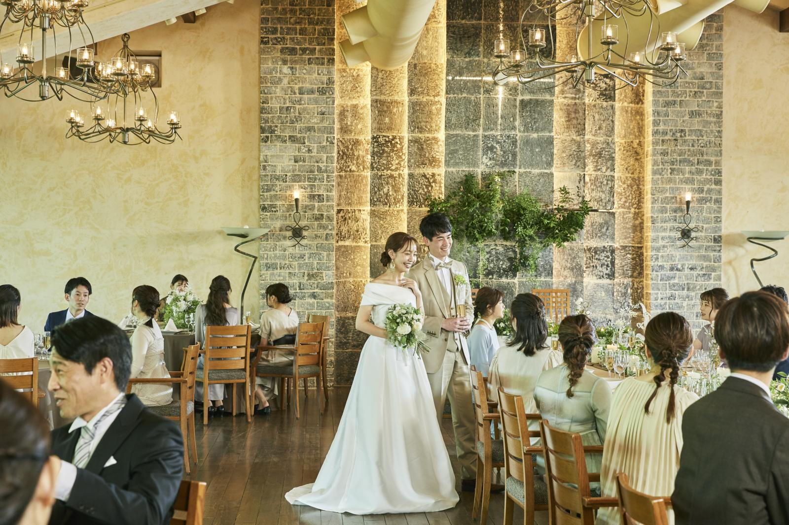 最大130名着席可能なゆとりある空間で、理想を叶える一日をお過ごしいただけます