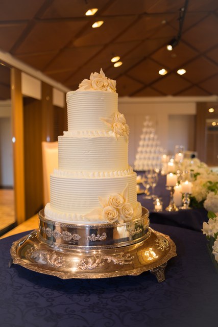 真っ白で上品なケーキ