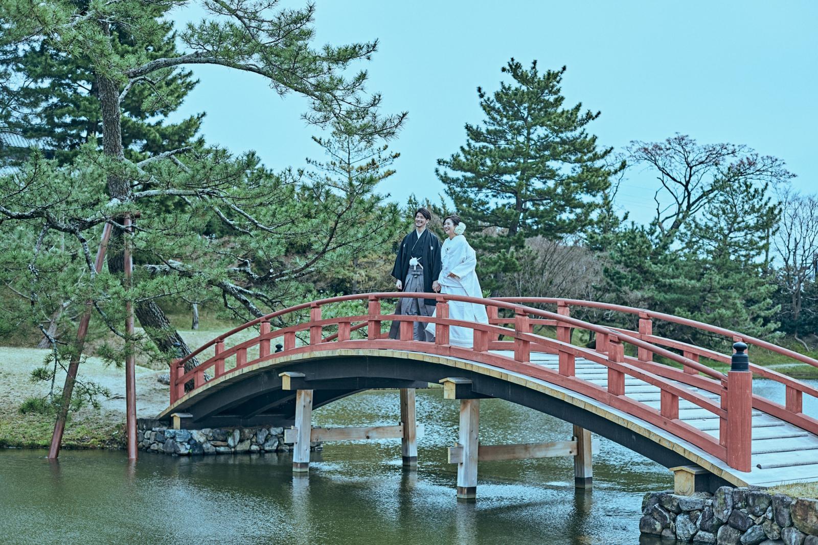 欄干のあるお庭　夏には緑たっぷりに