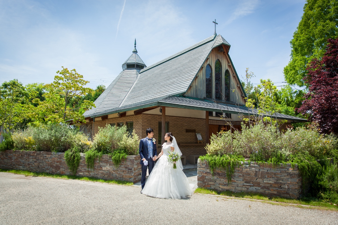 緑に囲まれたチャペル