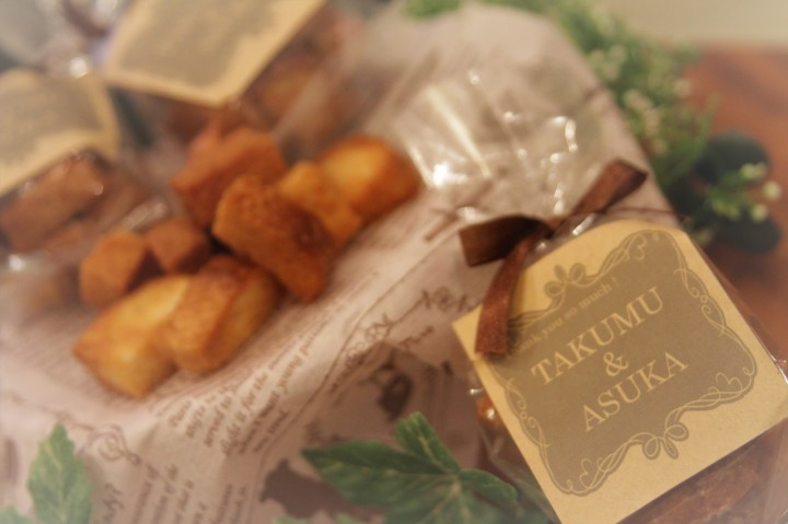 お二人のネーム入りでオシャレにプチギフト♪