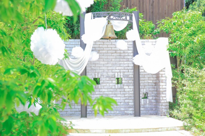 ～祝福のカリヨンの鐘～<br />
ガーデンセレモニーや写真撮影も可能です。