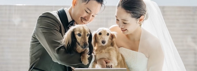 【小型犬～大型犬OK！愛犬以外のペットもご相談ください】「家族の一員である愛犬とともに挙式や写真撮影を楽しみたい」そんなおふたりにオススメ。貸切チャペル＆ガーデンで、プライベートなひと時を楽しんで。