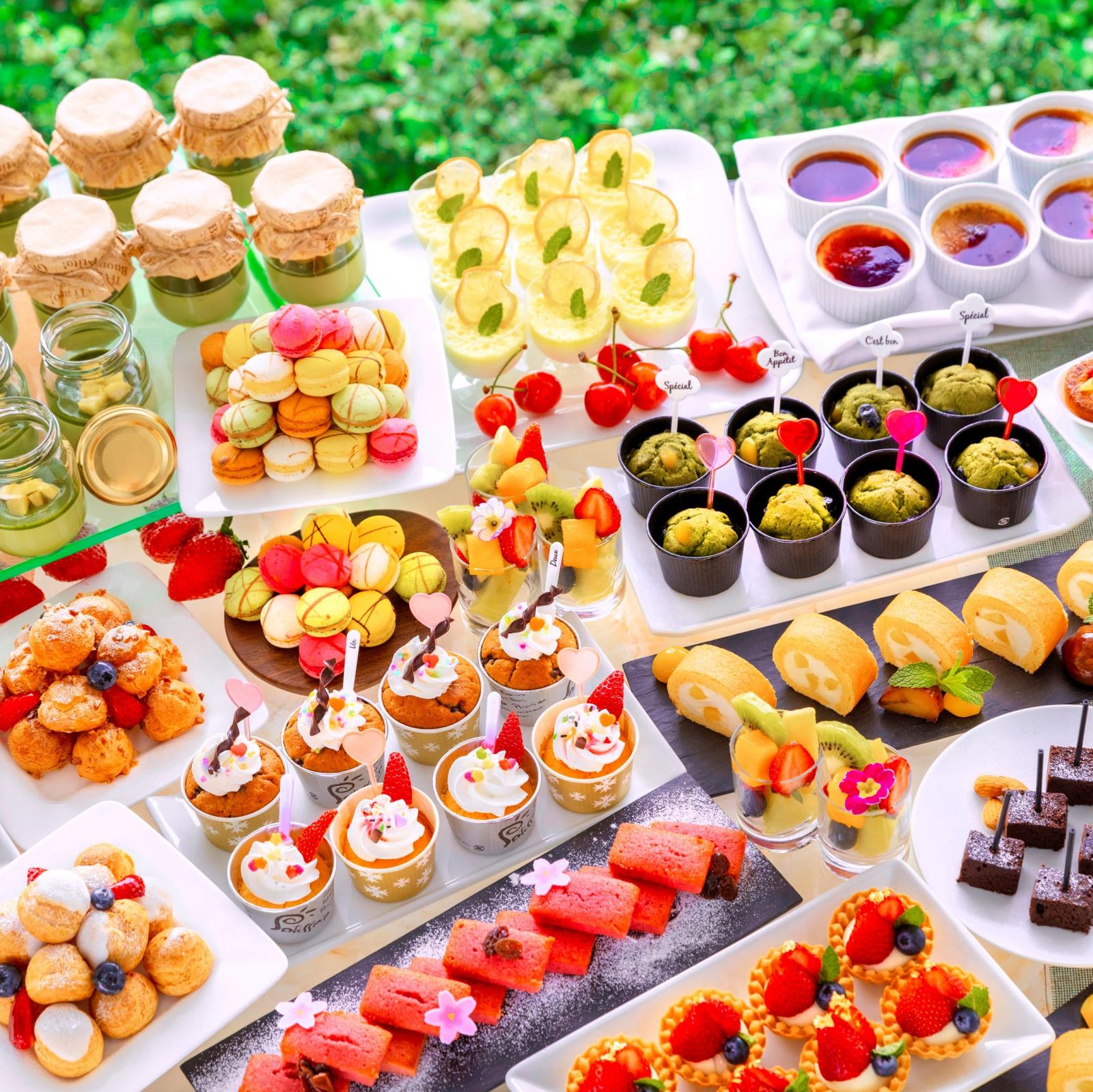 人気のデザートブッフェはガーデンでも楽しむことができる