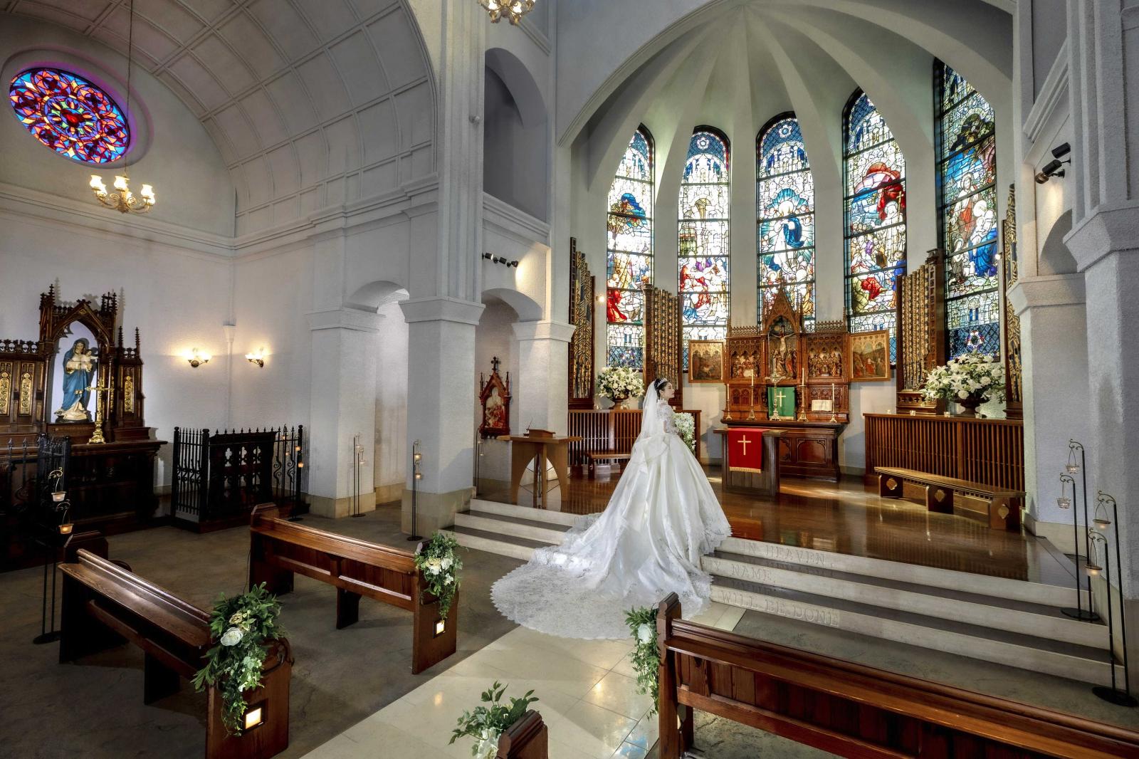 バージンロードは15メートル、天井高は20メートル