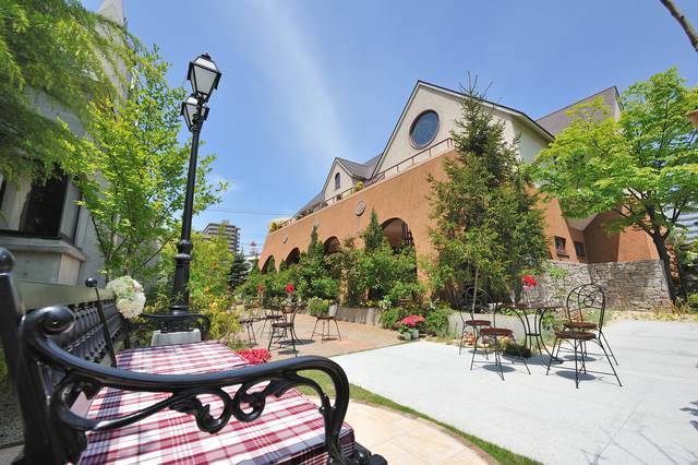 二階建て一軒家を貸し切ってゲストにも特別な時間を提供。まるで我が家に招待したかのような空間。