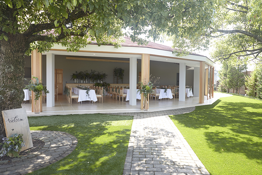 披露宴会場とガーデンが一続きになっているから開放感抜群！お2人だけの使い方をご提案いたします。