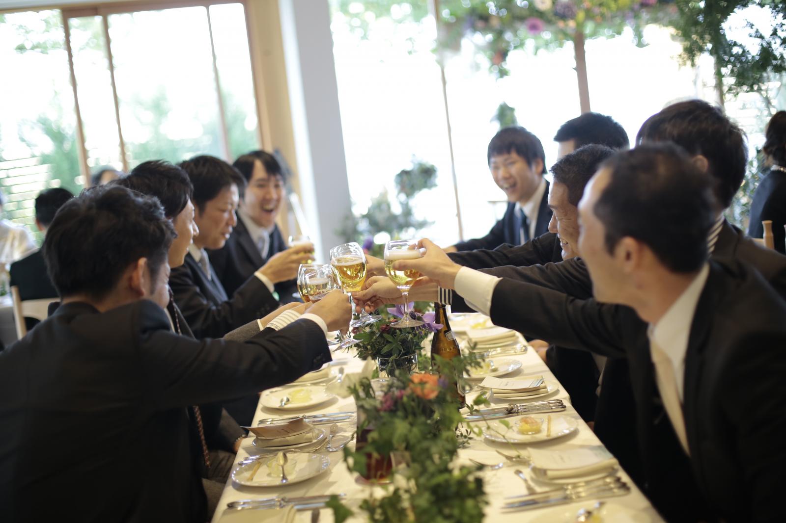 ゲスト同士も全員の顔が見えるから会話もお酒も弾みます♪