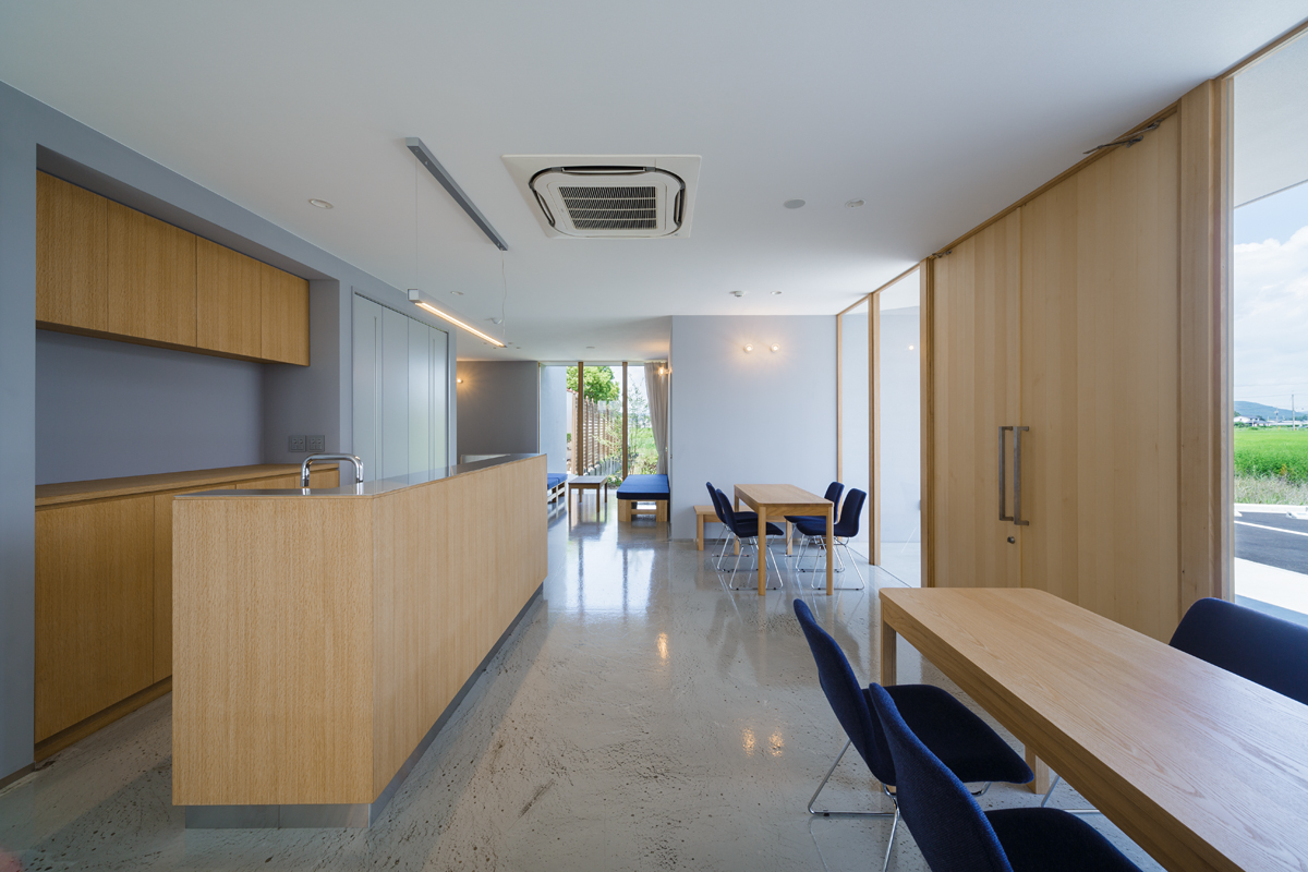 結婚式の打ち合わせもこちらで<br />
明るい空間で和やかなひと時を