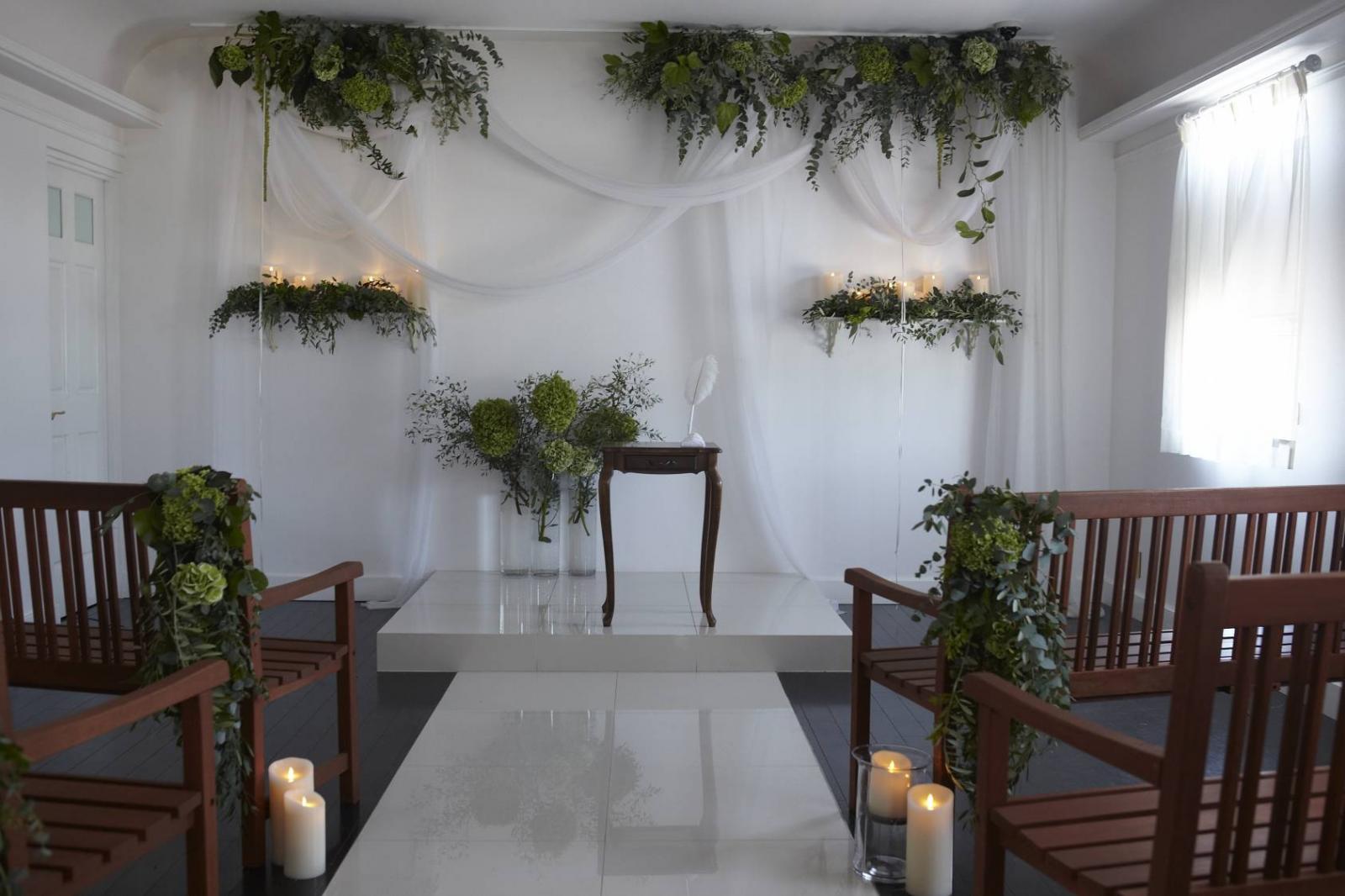 チャペルも完備。皆様に見守られる温かい雰囲気の中2人の結婚を誓って。