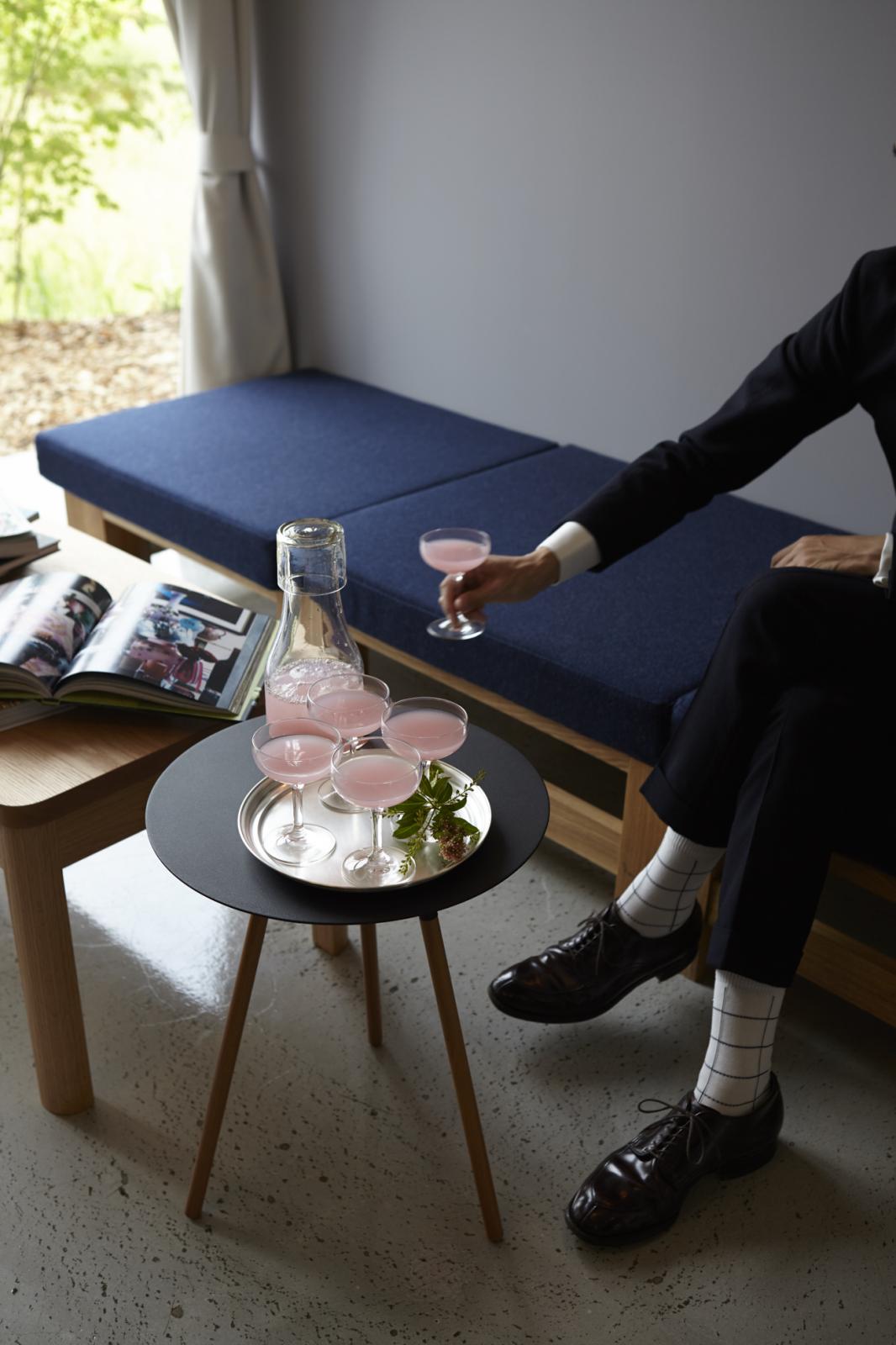 結婚式当日はゲストのお待ち合いに<br />
居心地のいいスペースで会話も弾む