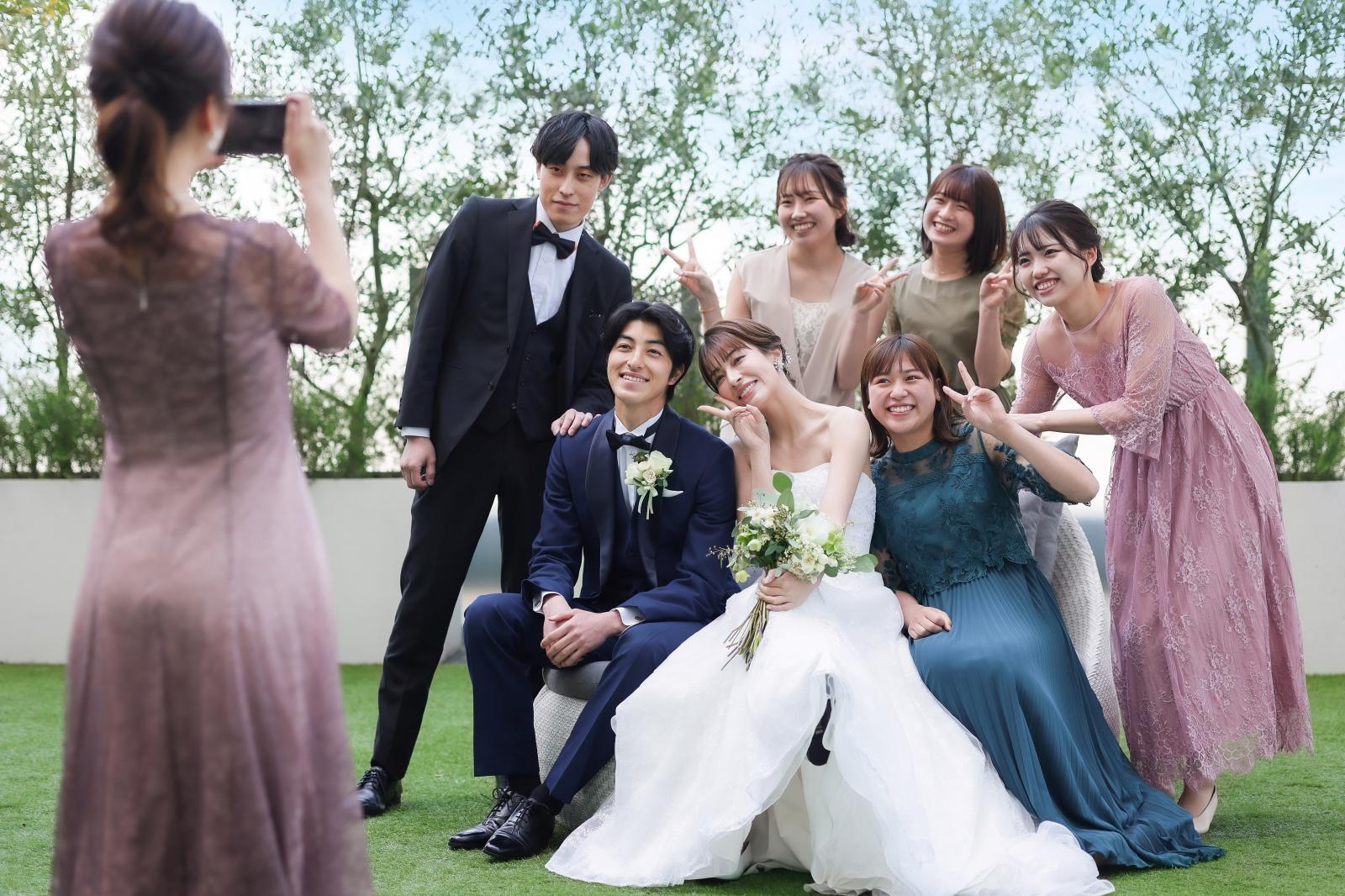 アフターセレモニー演出や記念写真撮影などゲストと共に幸せを分かち合う