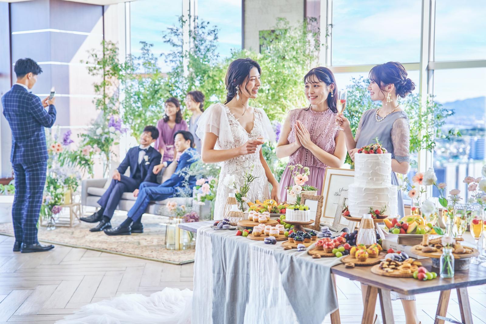 デザートビュッフェで会話も弾みます