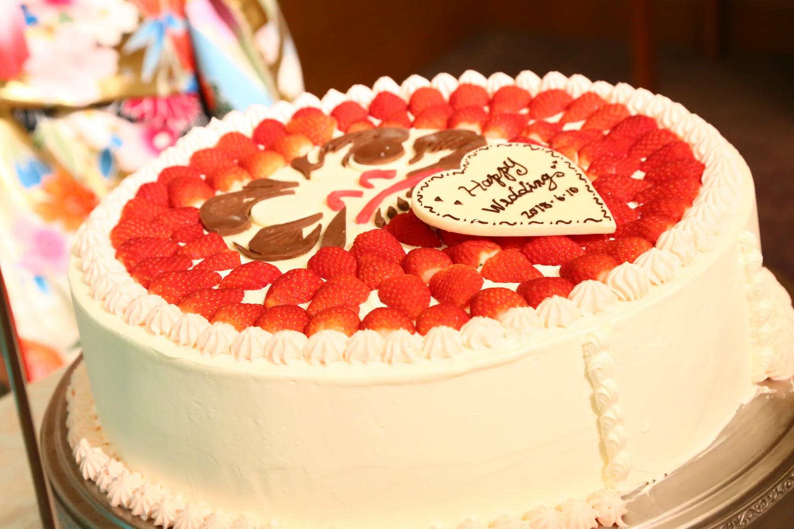 和装にも似合う『だるまのケーキ』