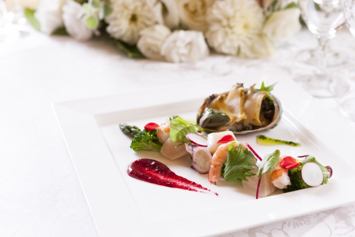 長年にわたり受け継がれてきた伝統のレシピから、時代に合わせて新たな感性を取り入れた一皿まで