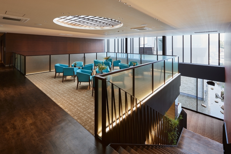 モダンな空間で上質な寛ぎをゲストと共に楽しんで