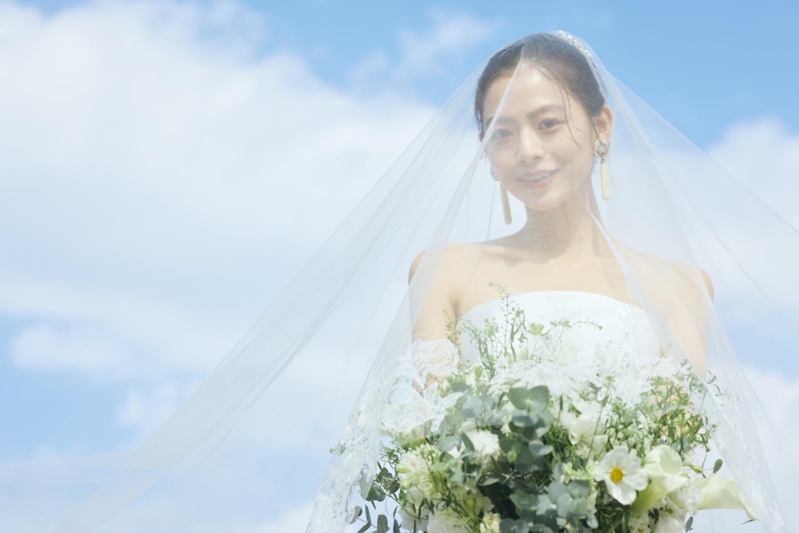 甘いだけではない、洗練された大人可愛い女性像を表現