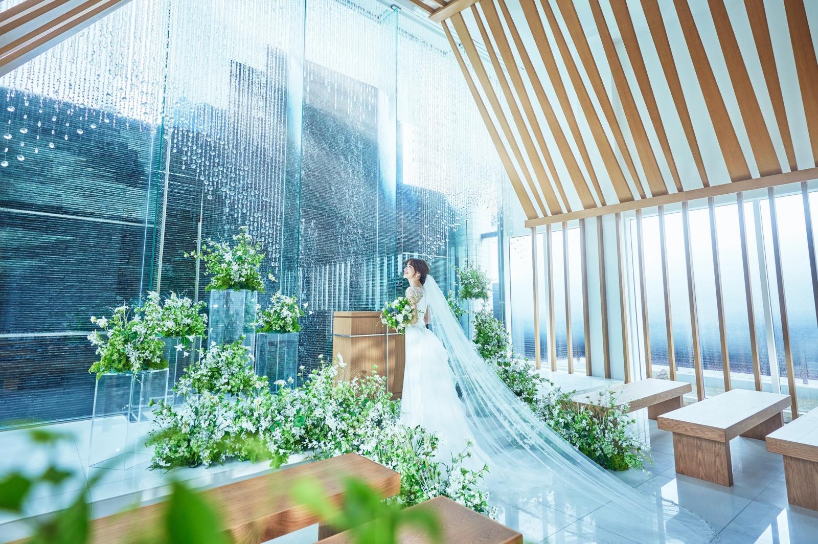 水・光が溢れる洗練空間。永遠の愛を誓う特別なセレモニーを