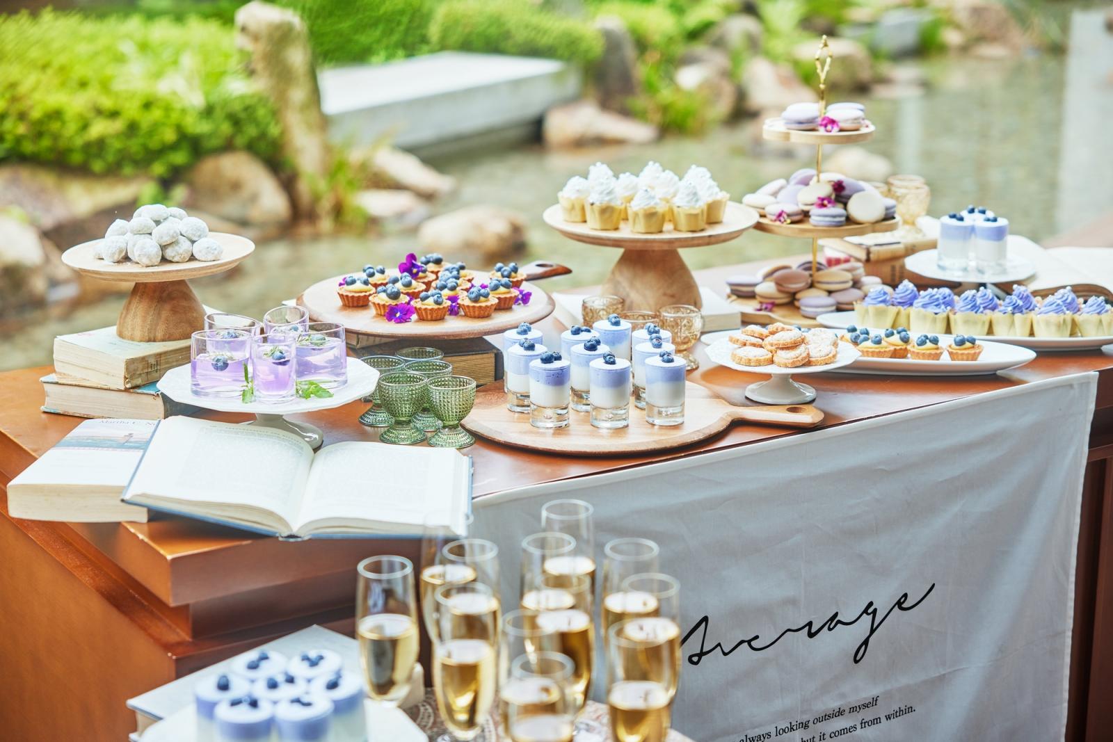 テラスでのデザートビュッフェなど、大切なゲストへサプライズの演出も