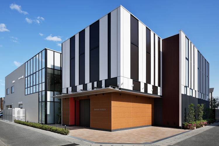 建築美がふたりの特別な日を引き立てる