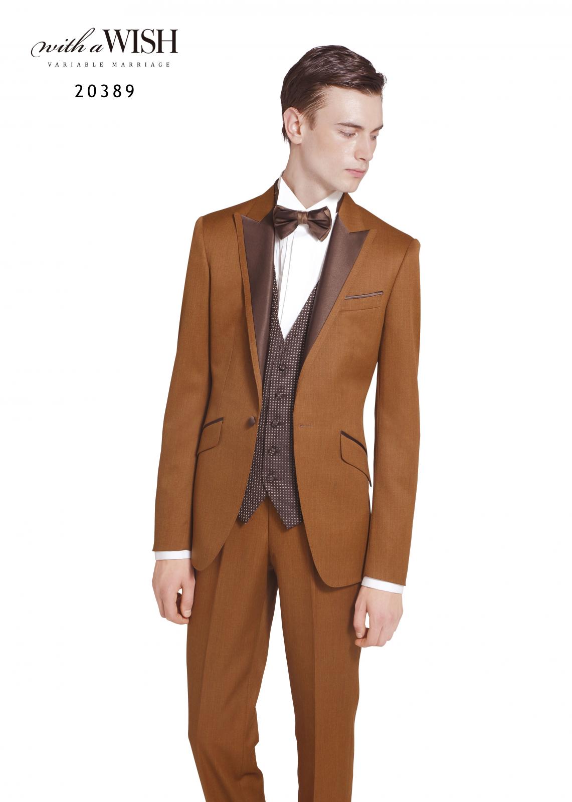 シャツや小物で新郎様ならではの<br />
コーディネートが可能